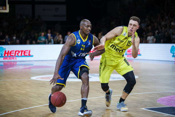 更是一个深 更是一个深